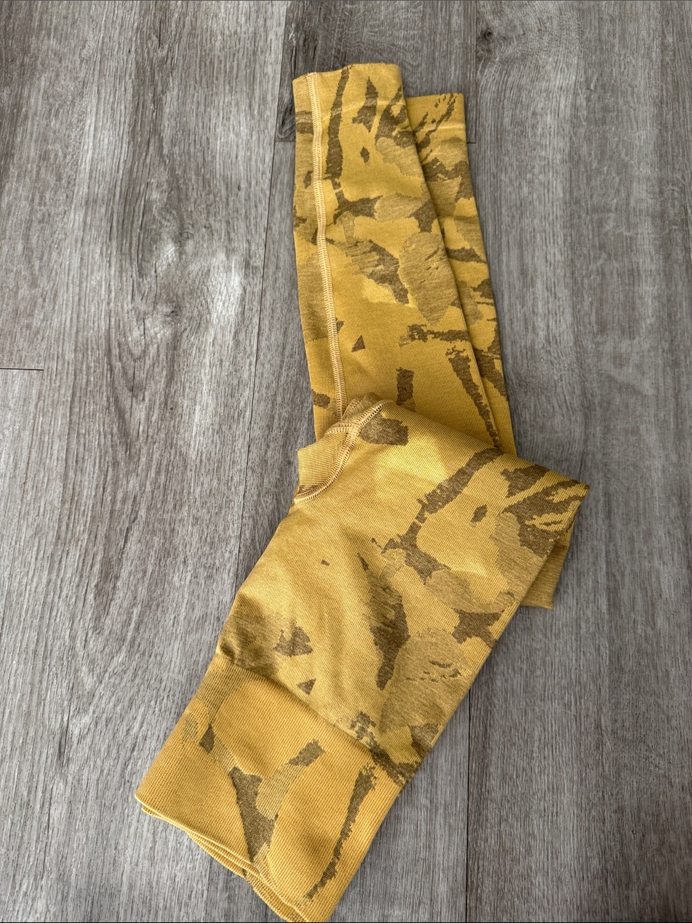 Gymshark Yellow Mustard Camo Leggings - Picture 2 of 2